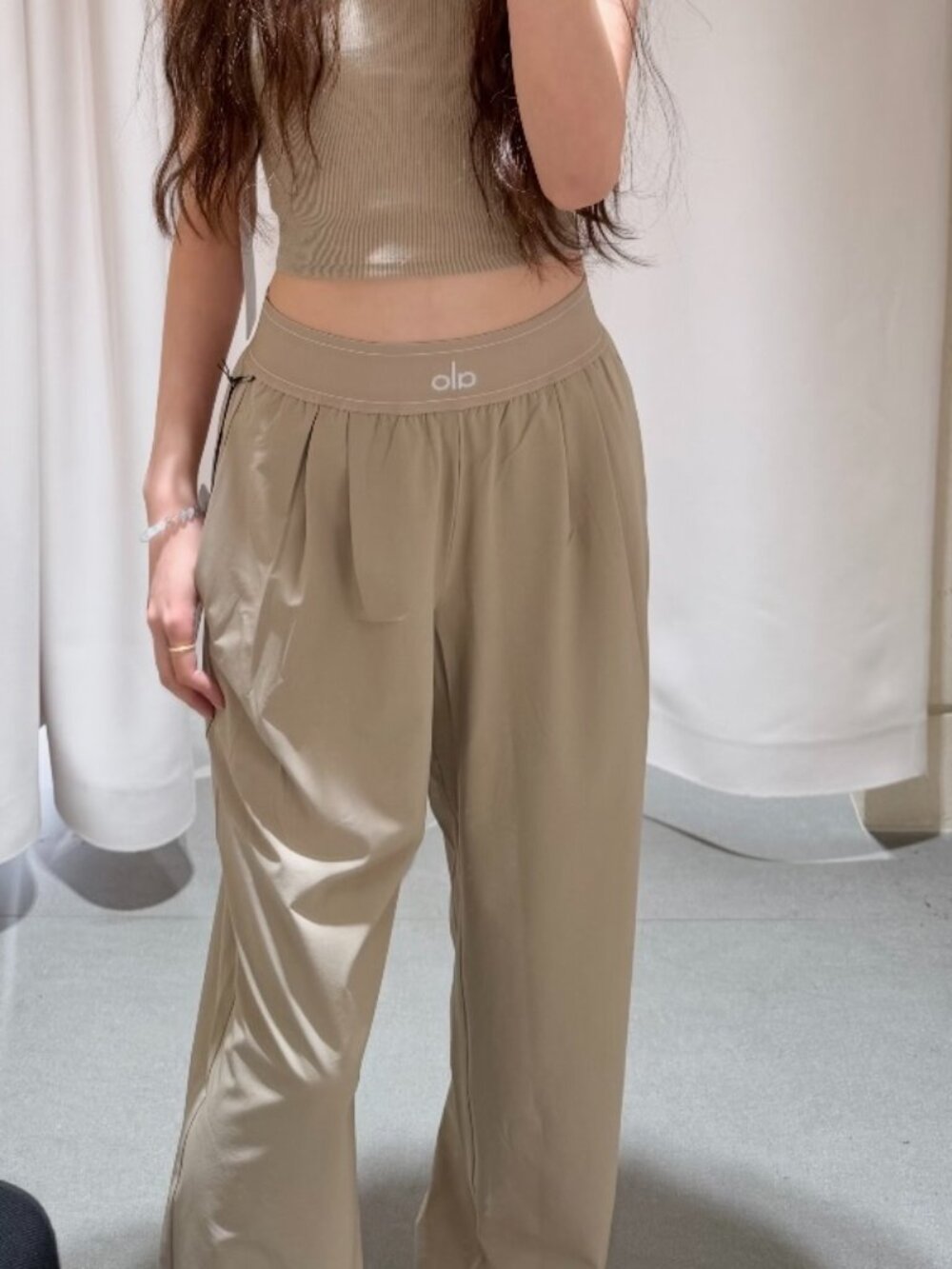 Brand New🌿ALO Yoga Suit Up Trouser | Gravel Color Size XS(Regular)